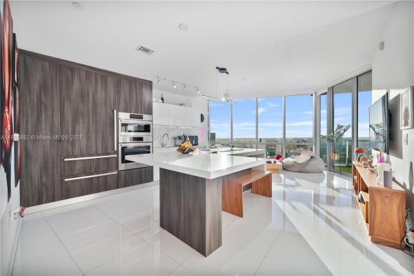 Paramount Miami Worldcenter, 851 NE 1st Ave #3910, Miami, Florida 33132, image 1