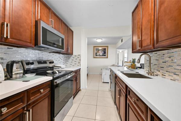 Inverwood Of Inverrary, 5570 NW 44th St #501A, Lauderhill, Florida 33319, image 1