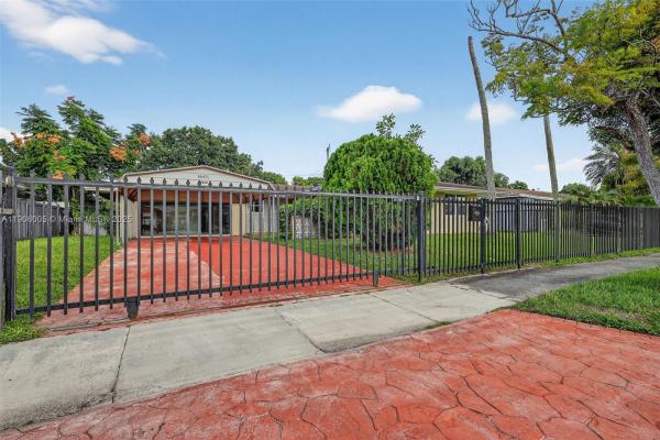 Fairway Park, 16411 SW 101st Ave, Palmetto Estates, Florida 33157, image 2