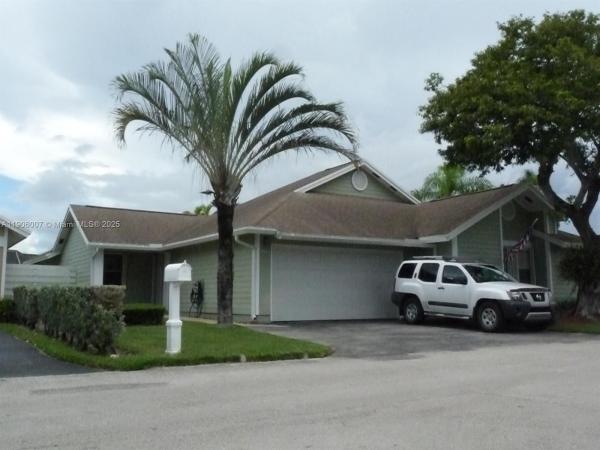 Royal Glen, 10184 SW 139th Pl, The Hammocks, Florida 33186, image 2