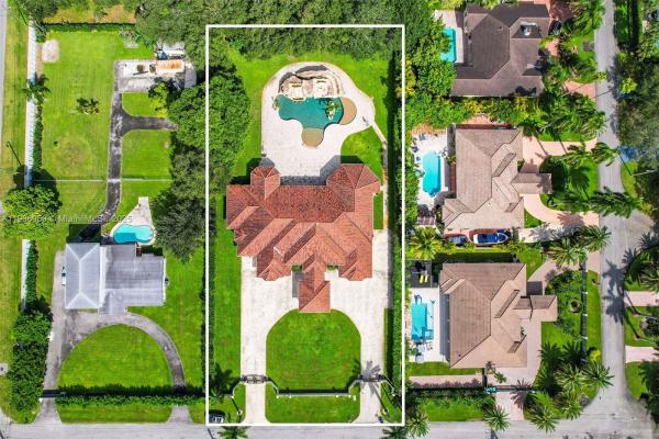 Kendale Lakes No HOA, 12175 SW 80th St, Kendale Lakes, Florida 33183, image 2