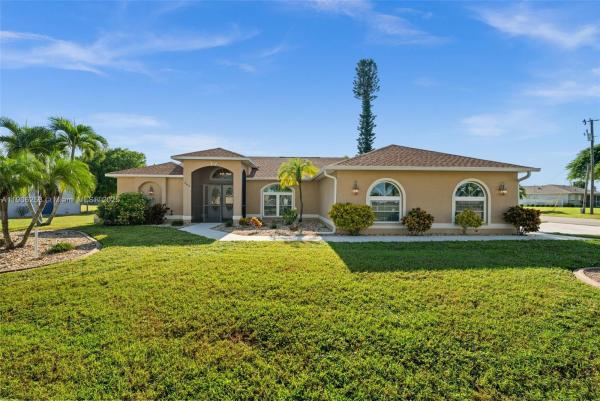 Cape Coral, 302 SE 34th St, Cape Coral, Florida 33904, image 1