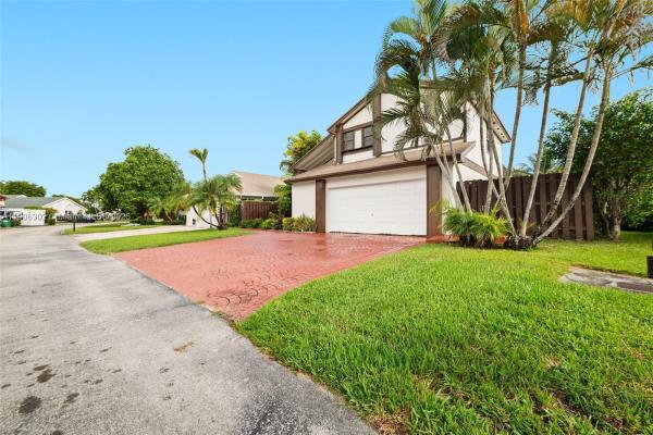 Patio Homes At Lakes Of The Meadow, 4333 SW 148th Avenue Ct #, Kendall West, Florida 33185, image 3