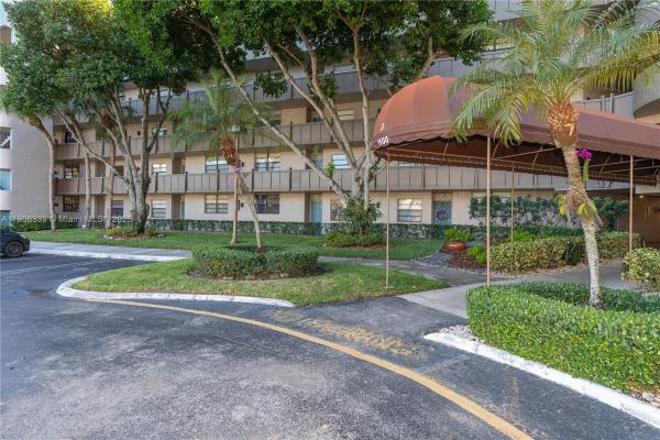 Colony Point, 1100 Colony Point Cir #414, Pembroke Pines, Florida 33026, image 2