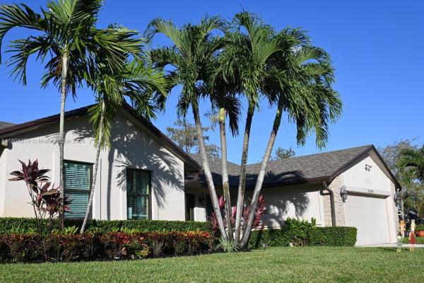 Sugar Pond Manor, 14229 Stirrup Ln, Wellington, Florida 33414, image 1