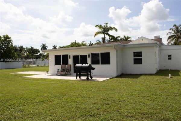 Biscayne Gardens, 295 NE 150th St, Golden Glades, Florida 33161, image 2