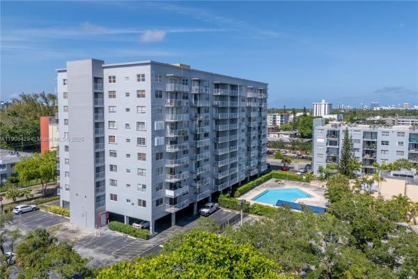 3 Horizons North, 1470 NE 125th Ter #PH9, North Miami, Florida 33161, image 1