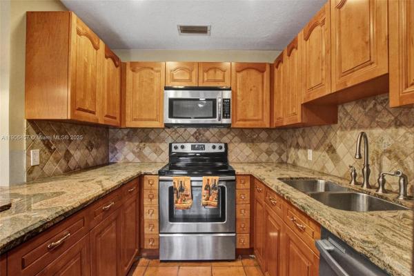 East Lakes Townhomes, 1590 NW 98th Ter, Pembroke Pines, Florida 33024, image 2