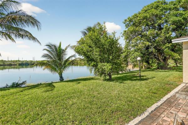 Crystal Lake Golf Villas, 4871 NW 18th Ave, Deerfield Beach, Florida 33064, image 2