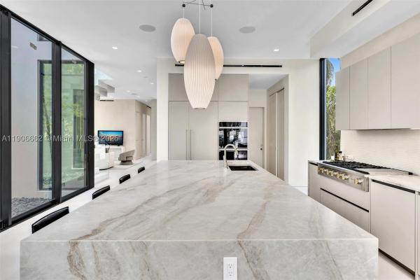 Surprise Lake, 4504 Sheridan Ave, Miami Beach, Florida 33140, image 3