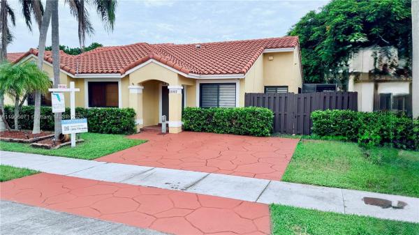 Renaissance At Lakes Of The Meadow, 15357 SW 43rd Ter, Kendall West, Florida 33185, image 2