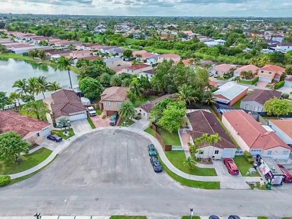 Weitzer Serena Lakes West, 16930 SW 139th Pl, Richmond West, Florida 33177, image 2