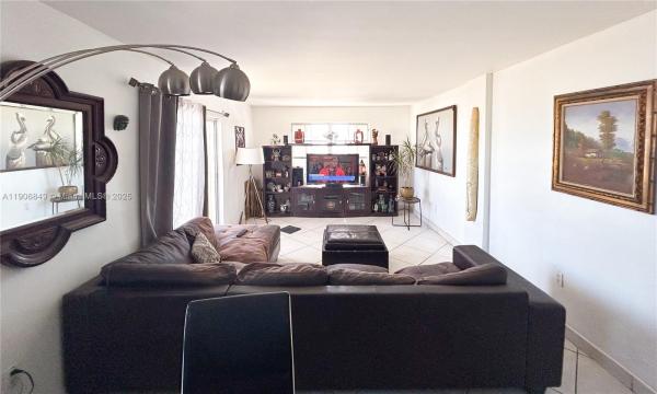 Penn Terrace Towers, 730 Pennsylvania Ave #701, Miami Beach, Florida 33139, image 2