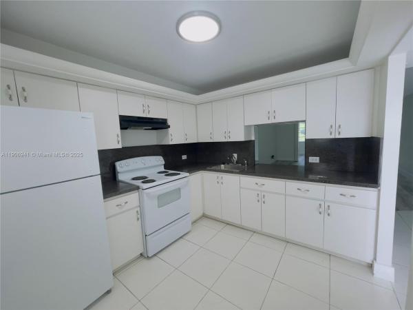 Royal Oaks, 443 NE 195th St #338, Ives Estates, Florida 33179, image 2