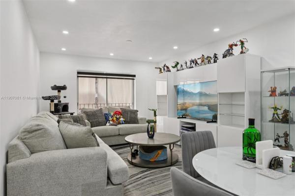 Silver Spring Tower, 1630 W 46th St #208F, Hialeah, Florida 33012, image 1