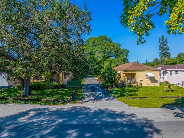 Hollywood Little Ranches, 2459 Pierce St, Hollywood, Florida 33020, image 2