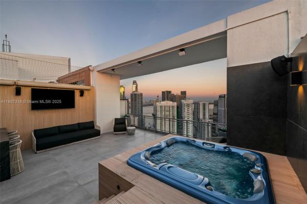 The Ivy At Riverfront, 90 SW 3rd St #PH-15, Miami, Florida 33130, image 1