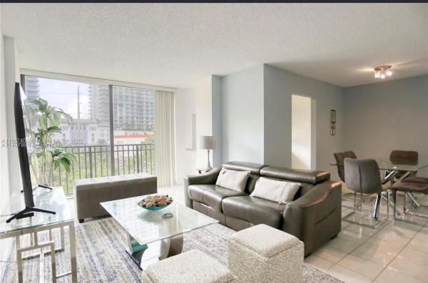 Plaza Of The Americas, 16909 N Bay Rd #512, Sunny Isles Beach, Florida 33160, image 1