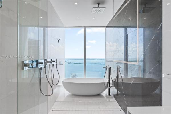 300 Biscayne Blvd Way #5003, Miami, Florida 33130, image 1