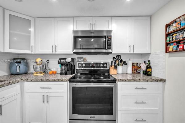 Lake Beach Club, 2600 Collins Ave #206, Miami Beach, Florida 33140, image 2