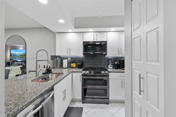 Royal Palm At Plantation, 6800 Cypress Rd #513, Plantation, Florida 33317, image 3