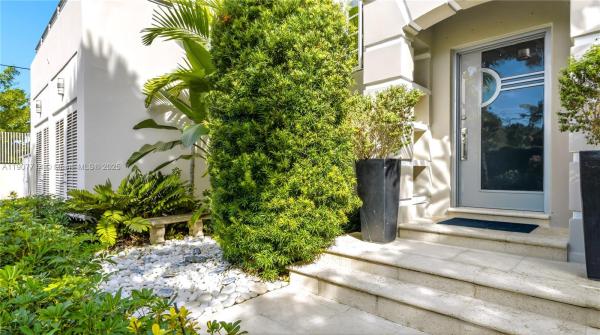 Lake View, 4805 Cherokee Ave, Miami Beach, Florida 33140, image 1