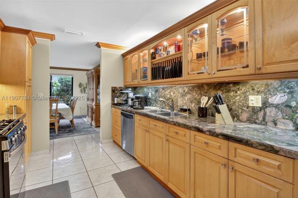 Lake Glenn Ellen, 15010 Dunbarton Pl, Miami Lakes, Florida 33016, image 1