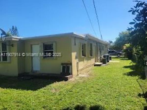 Pinewood Park, 751 NW 96th St, Pinewood, Florida 33150, image 2