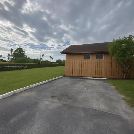 Country Lake Manors Townhomes, 6700 NW 190th St, Hialeah, Florida 33015, image 3