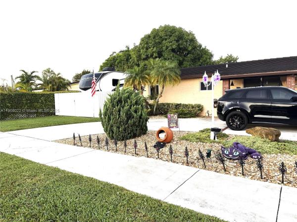 Snapper Creek Villas, 6504 SW 107th Pl, Sunset, Florida 33173, image 2