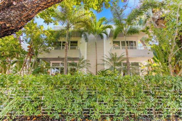 D Gems, 619 Meridian Ave #3, Miami Beach, Florida 33139, image 1