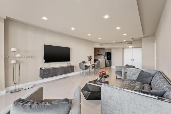 Hamptons West, 20281 E Country Club Dr #304, Aventura, Florida 33180, image 2