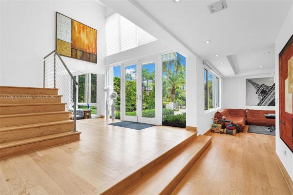 Bal Harbour Village, 145 Biscay Dr, Bal Harbour, Florida 33154, image 2