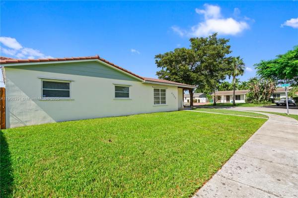 Royale Green, 4752 SW 127th Ct, Kendale Lakes, Florida 33175, image 2