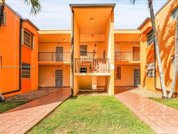 8990 SW 24th St #33, Unincorporated Dade County, Florida 33165, image 1