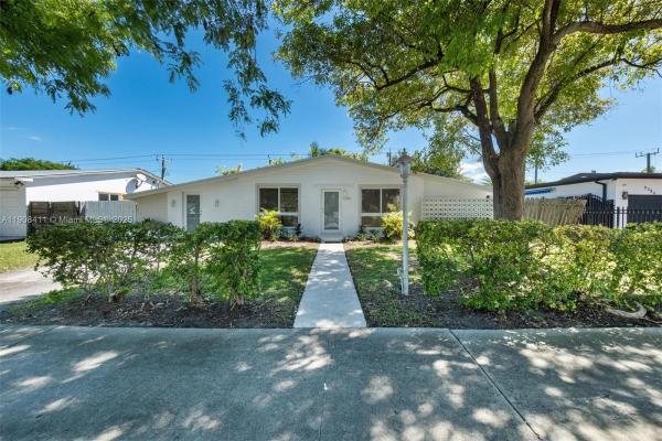 Pine Tree Manor, 9380 Caribbean Blvd, Cutler Bay, Florida 33189, image 2