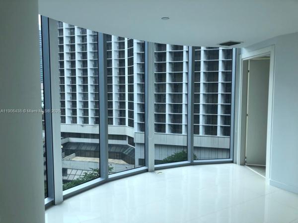 Epic Hotel & Residences, 200 Biscayne Boulevard Way #902, Miami, Florida 33131, image 2