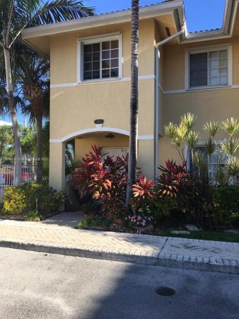 Aqua Vista Townhomes, 2098 NE 167th St #2-118, North Miami Beach, Florida 33162, image 1