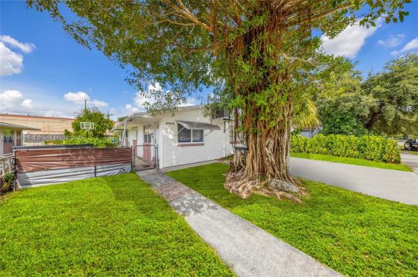 Hollywood Beach Gardens, 5709 Lincoln St, Hollywood, Florida 33021, image 1