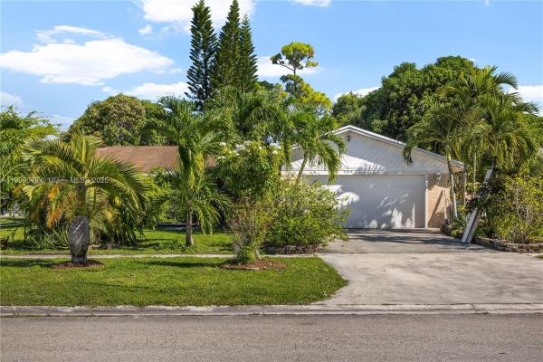 Crestwood, 100 Park Rd N #, Royal Palm Beach, Florida 33411, image 1