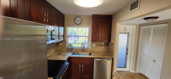 Sunrise Lakes 3, 9620 Sunrise Lakes Blvd #211, Sunrise, Florida 33322, image 2
