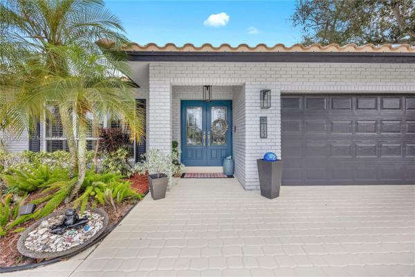 Cypress Glen, 153 NW 114th Way, Coral Springs, Florida 33071, image 2