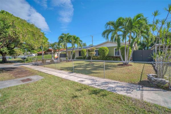 Andover, 21211 NE 2nd Ave, Ives Estates, Florida 33179, image 3