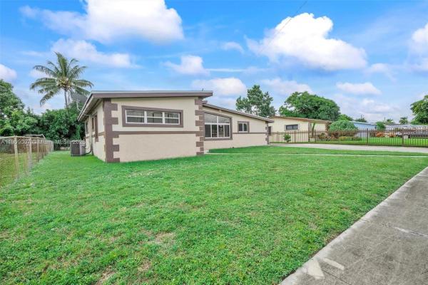 Fleetwood Gardens, 1960 NW 187th St, Miami Gardens, Florida 33056, image 1