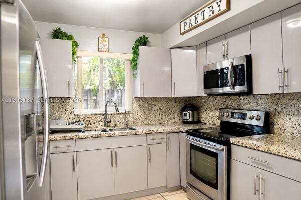 Palm Springs North, 17902 NW 81st Ct, Hialeah, Florida 33015, image 2