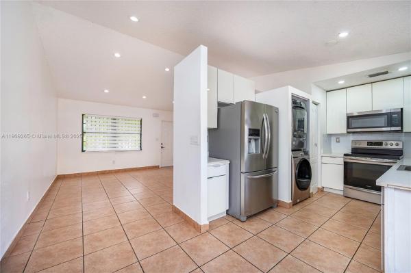 San Sebastian Townhouses, 13579 SW 49th Ter, Kendale Lakes, Florida 33175, image 3