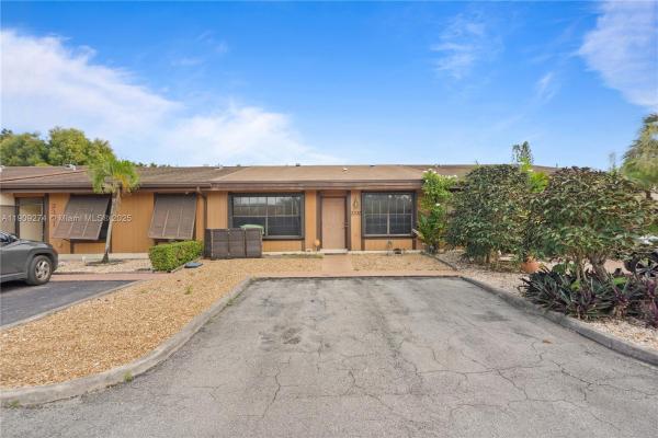 Cedarwoods At Pembroke Lakes, 2331 Dogwood Ct #2331, Pembroke Pines, Florida 33026, image 1