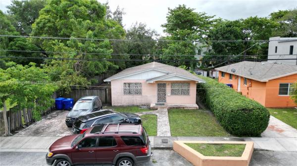 De Hedouvilles, 3350 Thomas Ave, Miami, Florida 33133, image 1