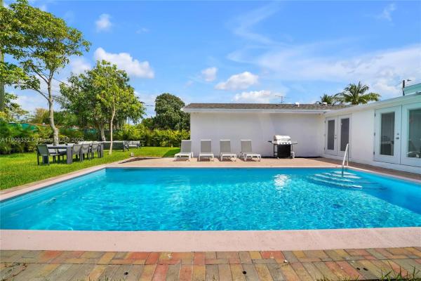 Pickwick Lake Estates, 18280 NE 8th Ave #., North Miami Beach, Florida 33162, image 1