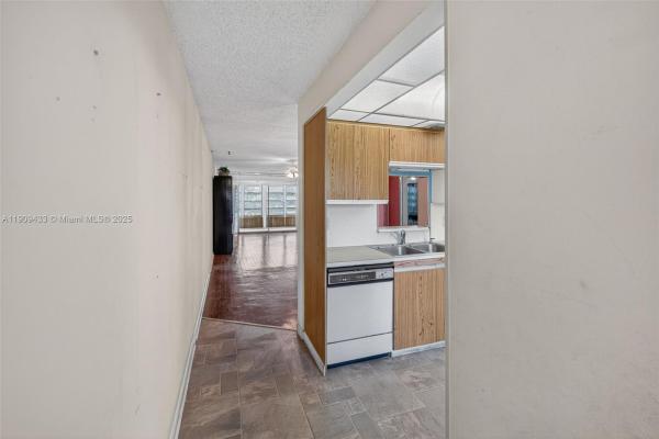 Granada Village, 2005 Granada Dr #N2, Coconut Creek, Florida 33066, image 2